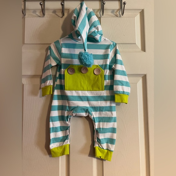 Atpapa Catpapa, one piece striped romper w/Pom Pom on attached hat, size 6-12 mo - Picture 5 of 5